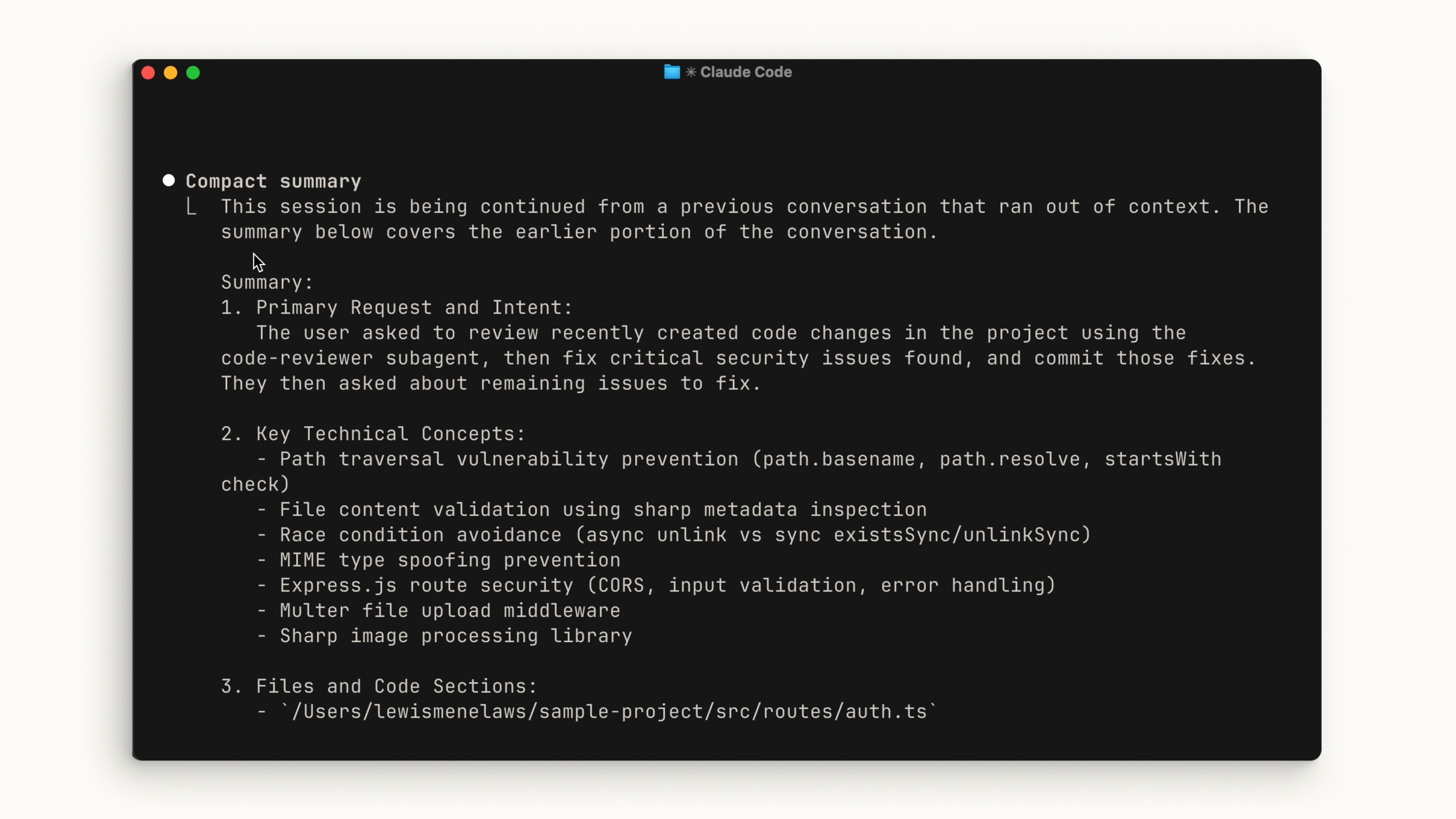 주요 기술 개념과 파일을 포함한 이전 대화의 압축 요약을 표시하는 Claude Code 화면